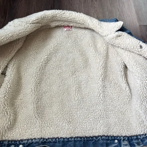 Vintage Levi’s 46R Sherpa-Lined Jean Jacket – Classic & Cozy - Picture 11 of 13